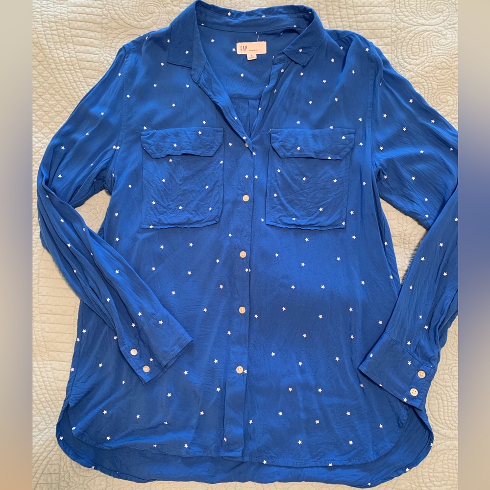 Beautiful Blue Starry Button Down Tunic length from Gap Women’s size Medium